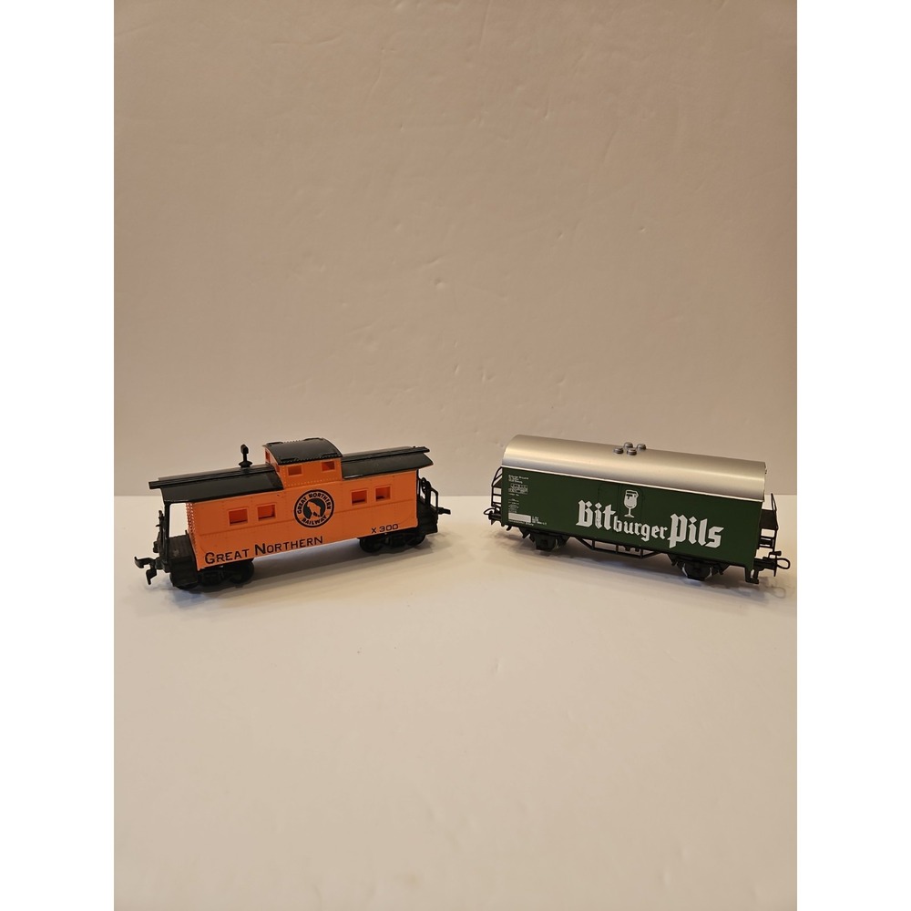 Märklin H0 Scale Bierwagen "Bitburger Pils" & Life-Like Great Northern Caboose